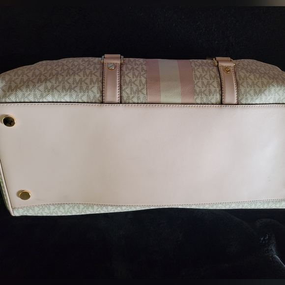 Bedford Travel Extra LG Weekender Bag Light Pink and Vanilla Color - Picture 5 of 12